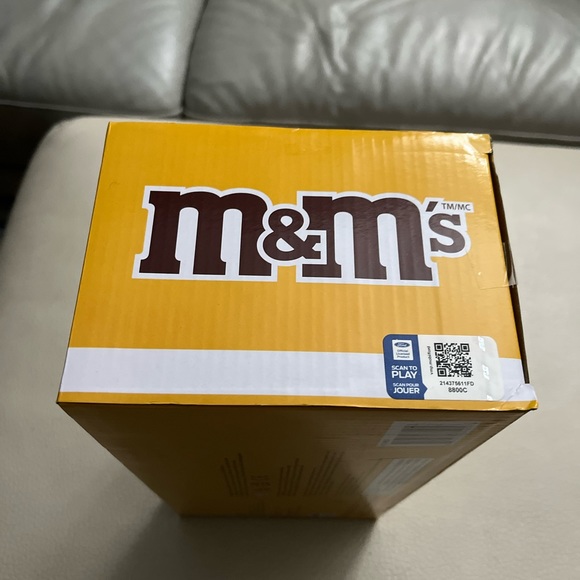 NWT - Jada M&M’s Yellow & 1947 Ford Coe Flatbed 1:24 Die Cast - Picture 6 of 10